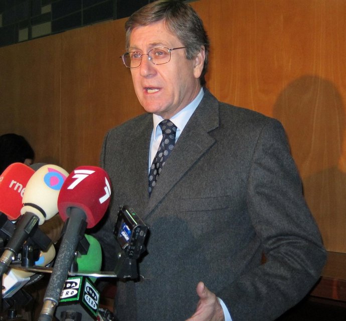 El Consejero De Economía Y Hacienda, Juan Bernal