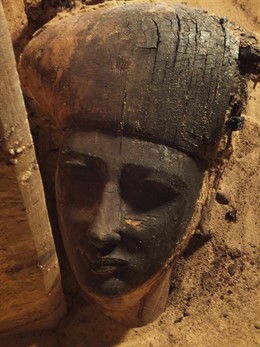 Detalle Del Sarcófago De Madera Hallado Por La Expedicion De La UJA.