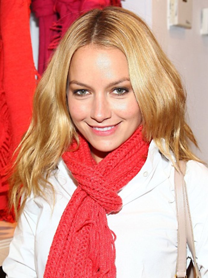 La Actriz Becki Newton.