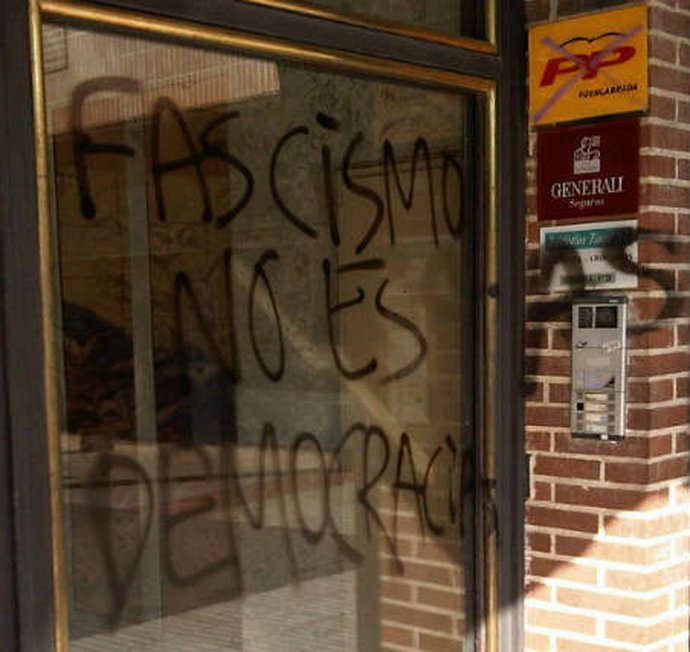 Pintada En La Fachada Del PP