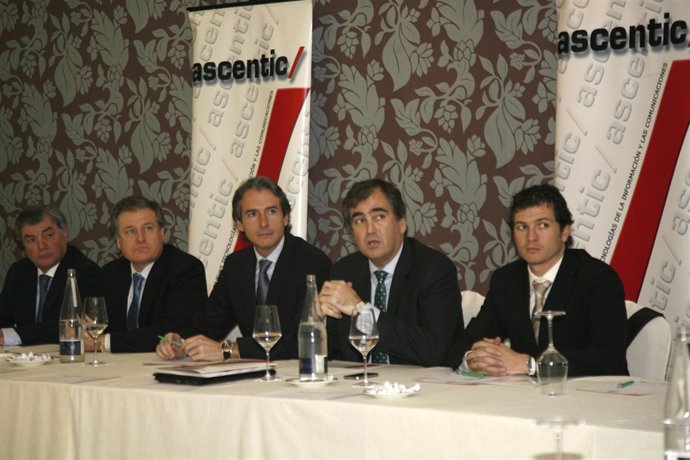 13:30Hotel Hoyuela, Santander El consejero de industria,  clausura la asamblea g