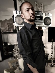 El Productor Zaragozano Hazhe En Una Imagen Promocional