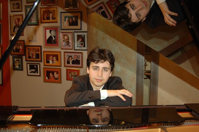 El Pianista Francisco Fierro Llega Este Martes Al Teatro De La Maestranza