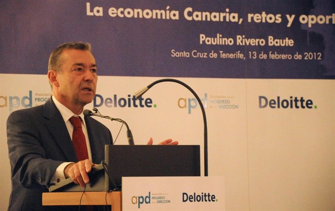 Paulino Rivero Durante La Conferencia