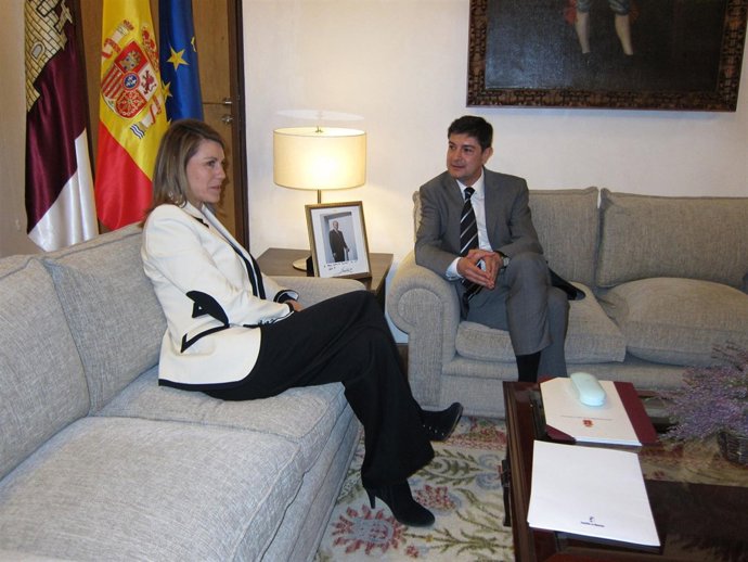 Cospedal Reunida Con Ávila