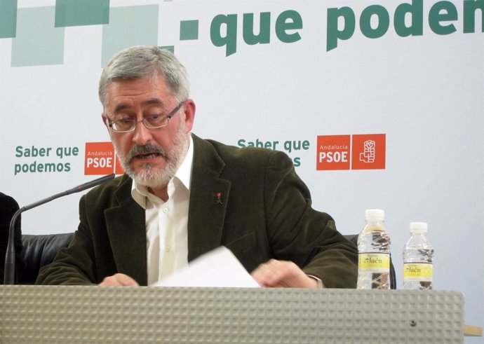 Antonio Ávila Durante La Rueda De Prensa.