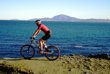 Ciclista junto al mar