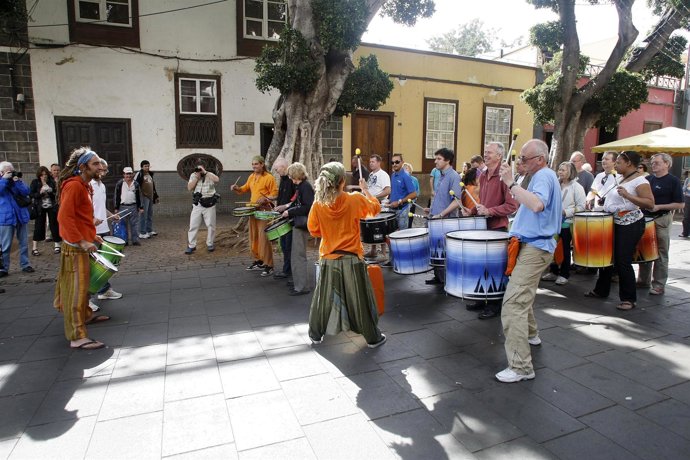 Periodistas Británicos En La Calle La Noria