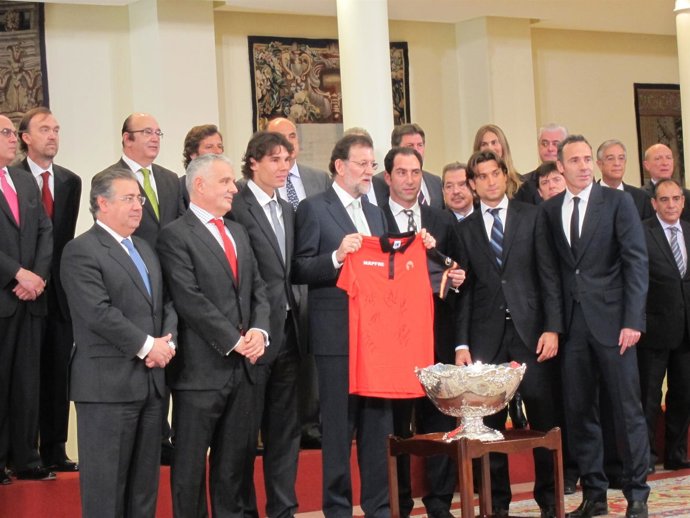 Equipo Español De Copa Davis Con Mariano Rajoy