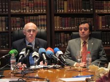 Carlos Arjona Y Evelio Robles, Del Colegio Médico De Cáceres.