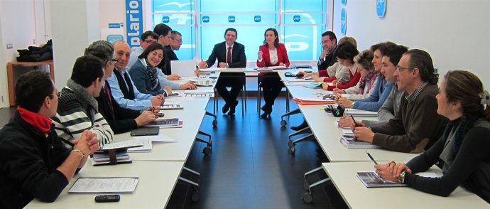 Gamarra Y Cuevas Con El Grupo Municipal De Logroño