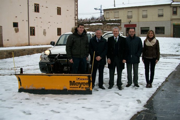 Del Río Entrega Material Quitanieves