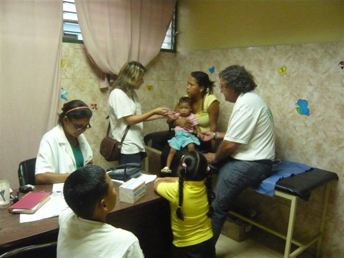 Miembros De FSFE Durante Una Acción Solidaria En América Del Sur