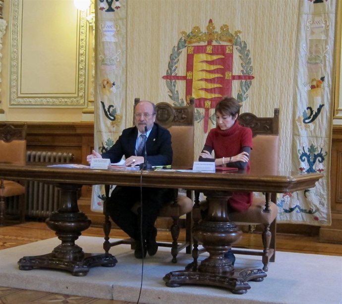 Javier León De La Riva Y Domi Fernández Presentan 'Menudo Fin De Semana'