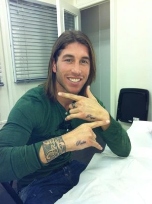 Sergio Ramos Muestra Nuevos Tatuajes 