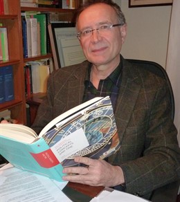 Javier Fernández Sebastián Con El Libro Publicado En Cantabria University Press
