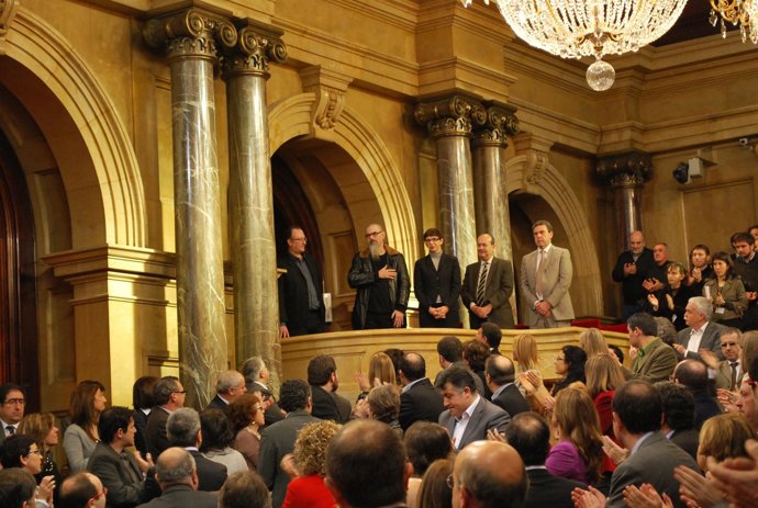 El Parlament Rinde Homenaje Al Fallecido Antoni Tàpies