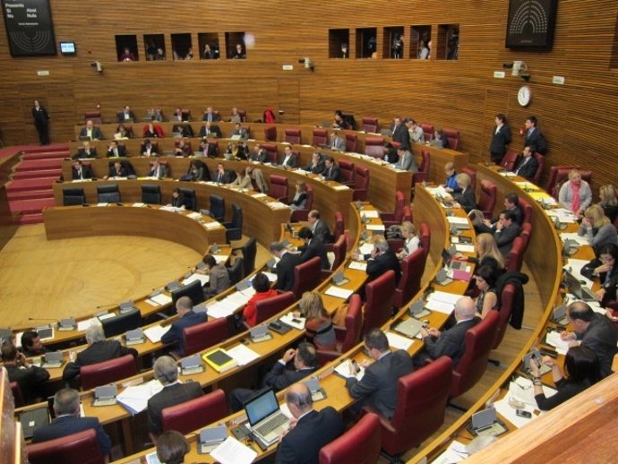 Hemiciclo De Las Corts Durante El Pleno