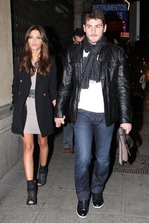 Iker Casillas Y Sara Carbonero De La Mano