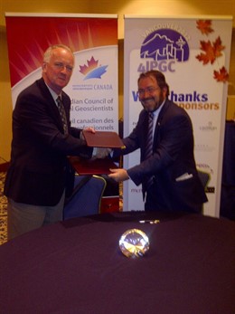 Los Geólogos De Canadá Y España Firman Un Acuerdo De Colaboración.