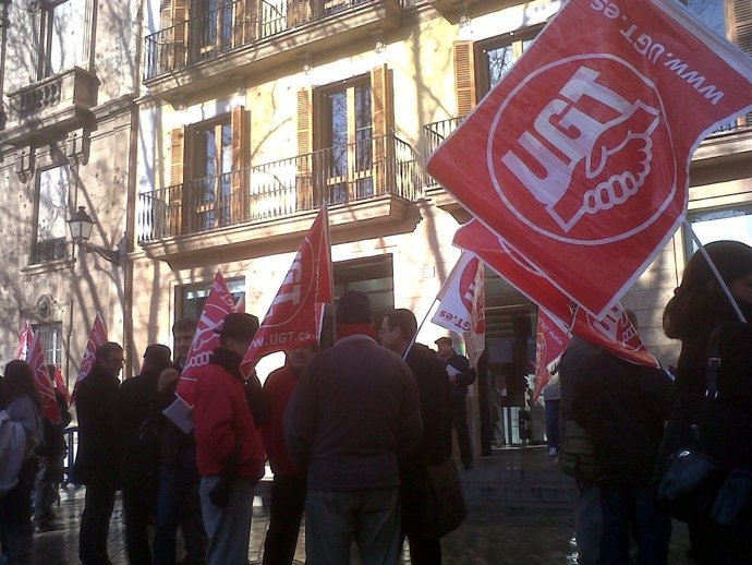 Concentración De Los Sindicatos UGT Y CCOO En Palma