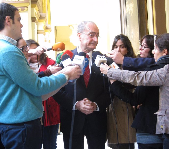El Alcalde De Málaga Atiende A Los Medios De Comunicación