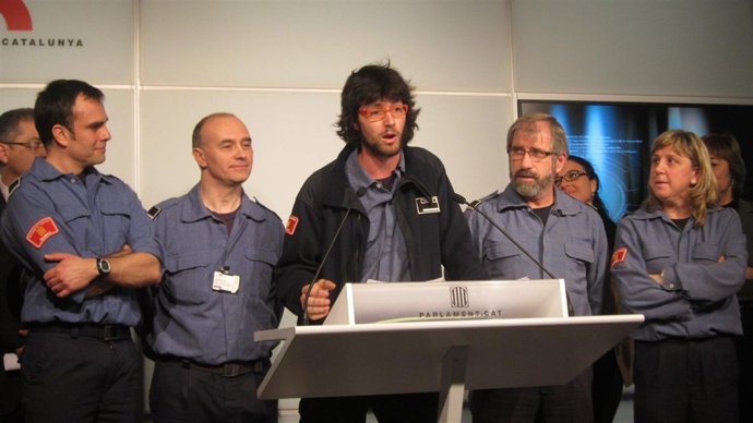Bomberos De La Generalitat Critican En El Parlament Los Recortes Presupuestarios