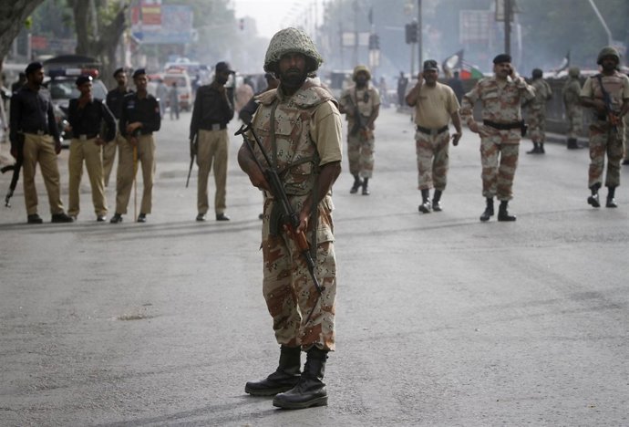 Fuerzas Paramilitares De Bahréin Dispersan Las Manifestaciones