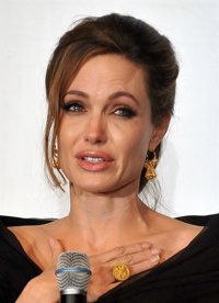 Angelina Jolie resucita entre lágrimas las divisiones en los Balcanes