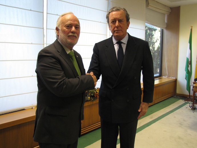 Isaías Pérez Saldaña Y Javier Benjumea.