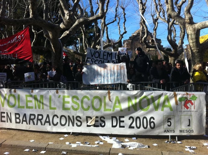 Protesta De Escuelas Catalanas Ante El Parlament