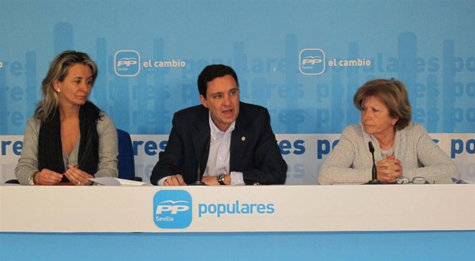 Rueda De Prensa Del PP Sobre Los Colegios.