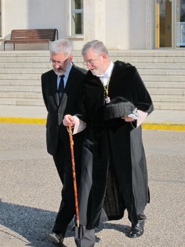 El rector de Córdoba, con Ávila, en el acto inaugural de este curso académico 