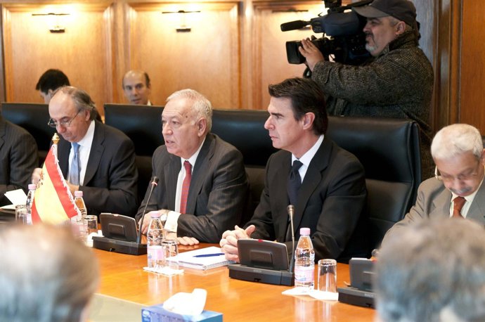 Los Ministros García-Margallo Y Soria, En Una Reunión De Trabajo