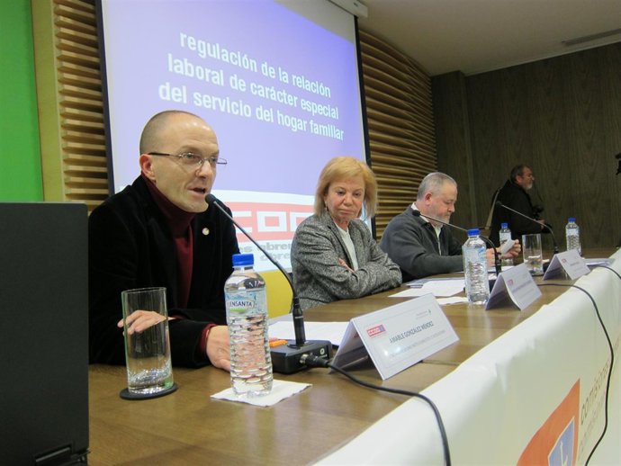 Amable González, Presenta Las Jornadas, Con Felgueroso Y Pino.