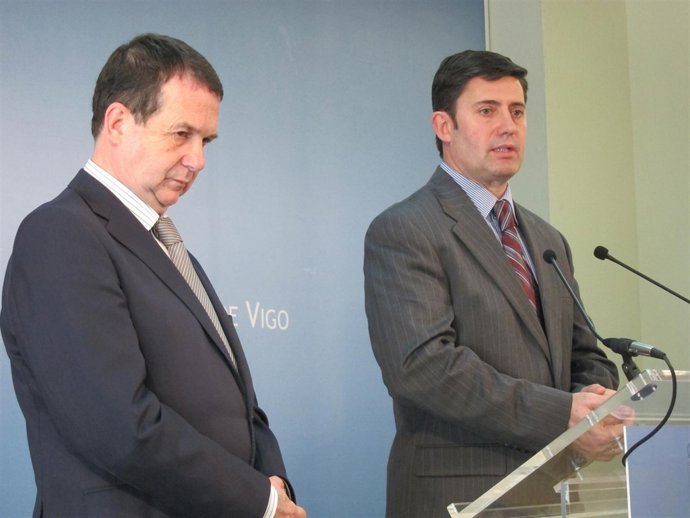 El Alcalde De Vigo (Izqda) Y El Delegado Del Gobierno En Galicia (Dcha).