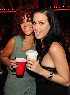 Rihanna Y Katy Perry Posando