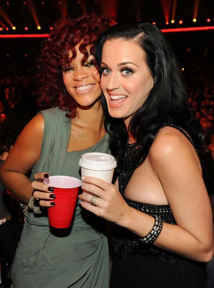Rihanna Y Katy Perry Posando