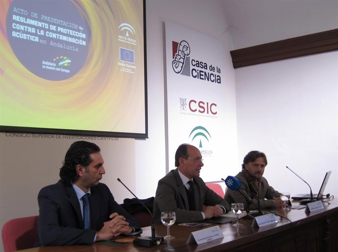 Fernández, Díaz Trillo Y Fiscal En La Presentación Del Reglamento