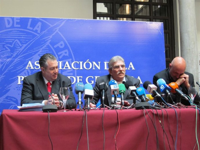 Montes Neiro Junto A Su Abogado Y Antonio Izquierdo