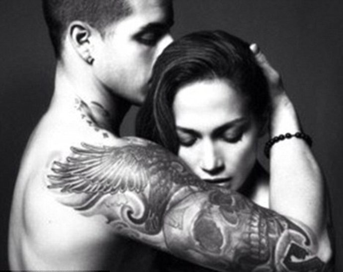 Jennifer Lopez Abrazada A Casper Smart