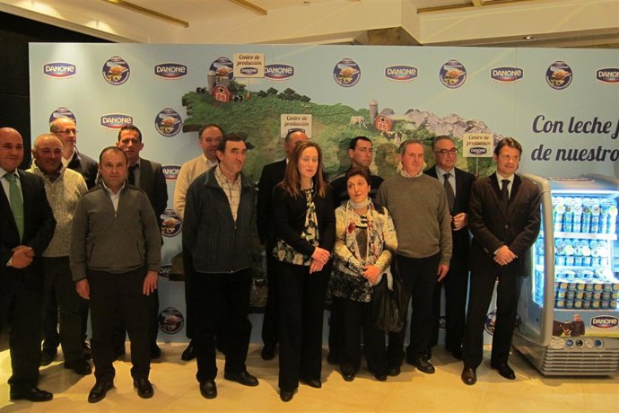 Javier  Robles Y Antoni Bandrés (Derecha) Junto A Ganaderos