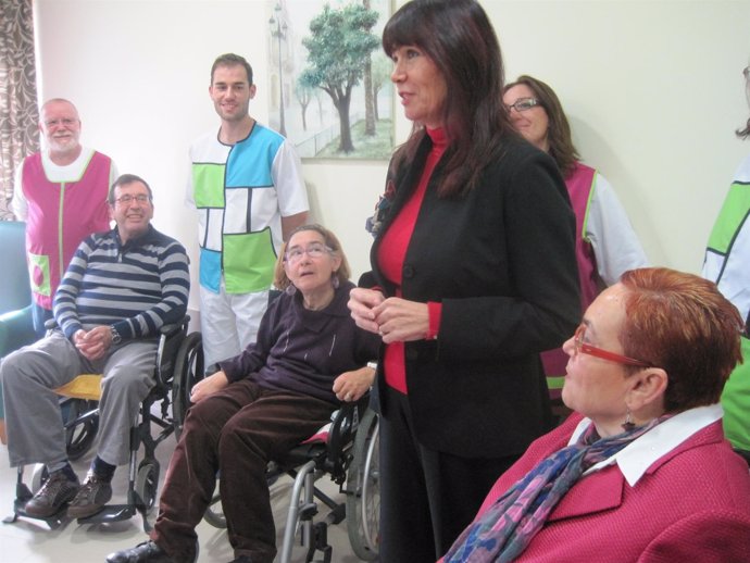 La Consejera De Igualdad, Micaela Navarro, Visita Un Centro De Discapacitados