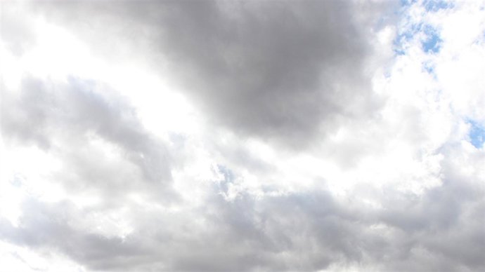 CIELO CON NUBES  DE TORMENTA