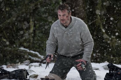 Infierno Blanco: Liam Neeson no baila con lobos, los mata