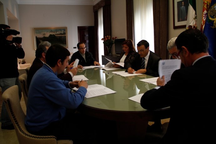 El Presidente De La Diputación De Huelva, Ignacio Caraballo, Firma El PFEA.