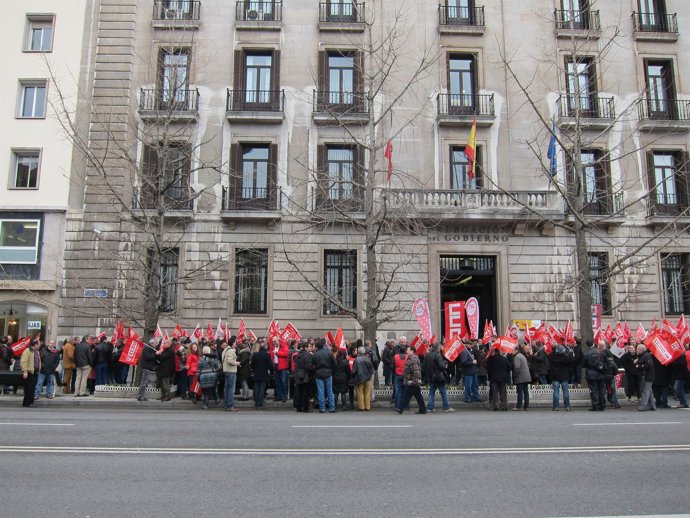 Concentración De CC.OO Y UGT Contra La Reforma Laboral