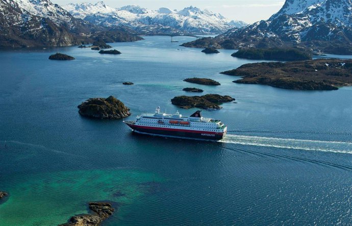 Hurtigruta Richard With In Raftsundet