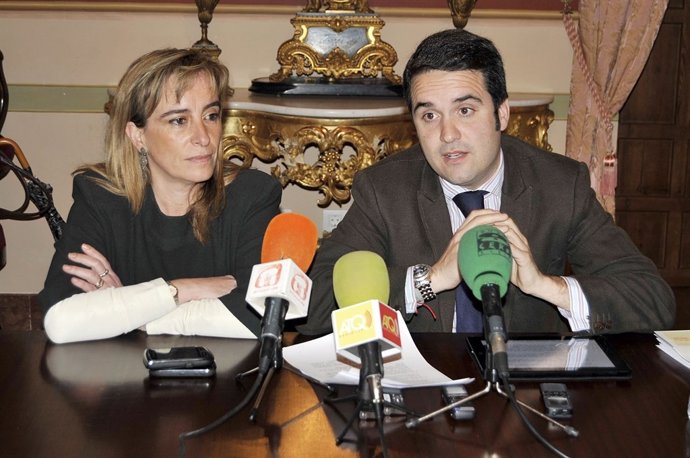 El Diputado Provincial De Turismo, Jacobo Florido, Y La Edil De Turismo De Anteq
