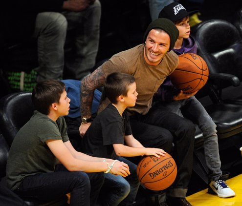 David Beckham Y Sus Hijos En El Baloncesto